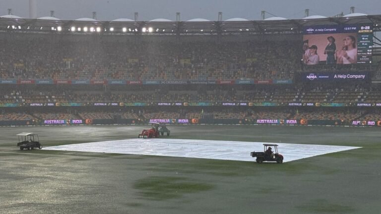 Rain stops play once again with India reeling at 27/3