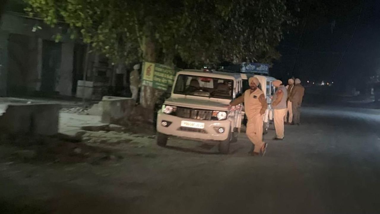 Explosion-like sound heard outside Gurdaspur's Wadala Bangar police chowki, probe on 1 Explosion-like sound heard outside Gurdaspur's Wadala Bangar police chowki, probe on