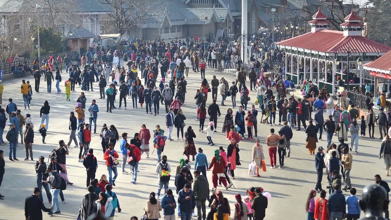 Shimla Mayor orders removal of illegal stalls at the Ridge 1 Shimla Mayor orders removal of illegal stalls at the Ridge