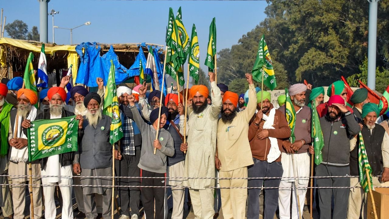 Farmers' march: Haryana suspends mobile internet, bulk SMS service in 11 village of Ambala 1 Farmers' march: Haryana suspends mobile internet, bulk SMS service in 11 village of Ambala