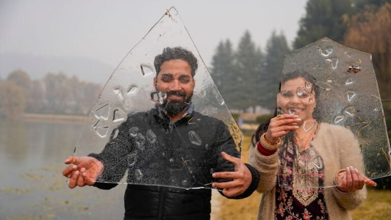 Battling power cuts amid severe cold, Kashmiris fall back on kangris, hamams to keep warm
