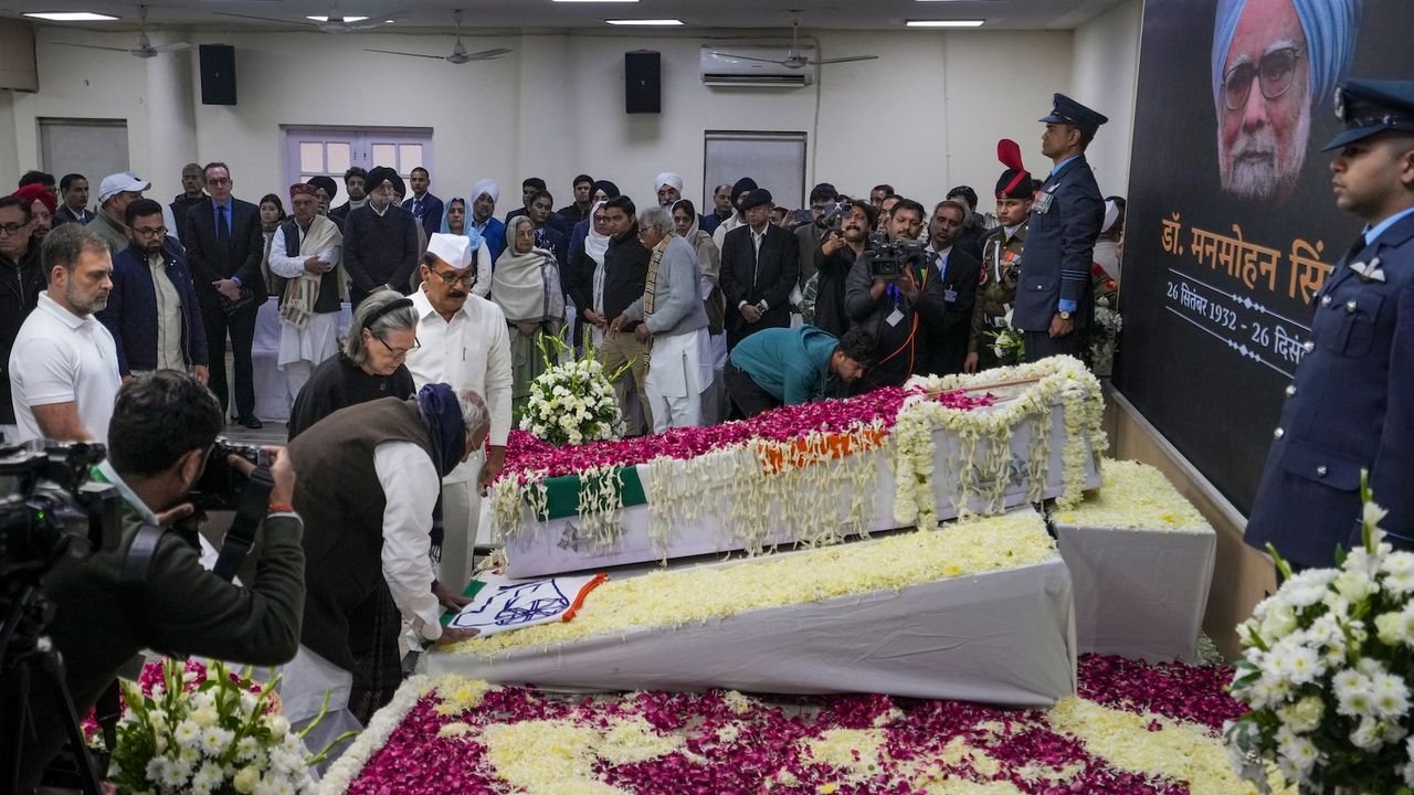 Congress leaders pay last respects to ex-PM Manmohan Singh at AICC headquarters