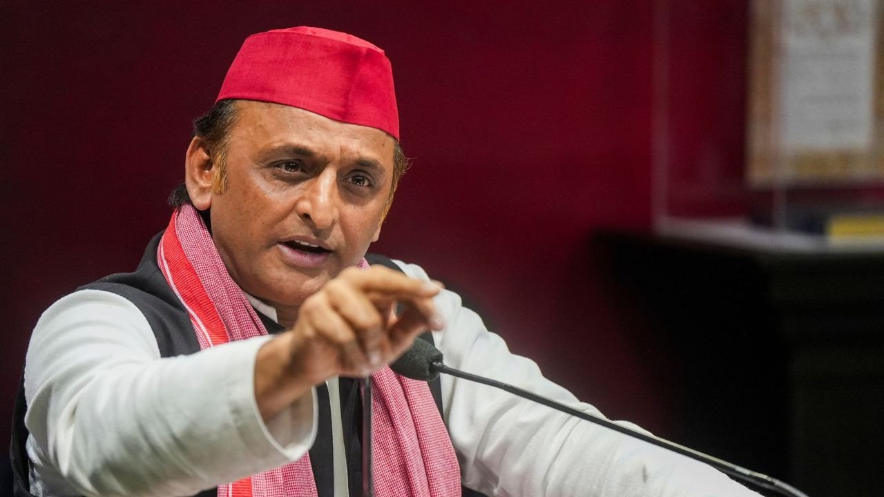 Akhilesh Yadav questions BJP government's preparedness for Mahakumbh, offers help 1 Akhilesh Yadav questions BJP government's preparedness for Mahakumbh, offers help