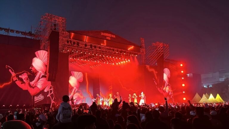 Diljit dedicates Chandigarh concert to Gukesh, recreates 'Pushpa' pose 10 Diljit dedicates Chandigarh concert to Gukesh, recreates 'Pushpa' pose