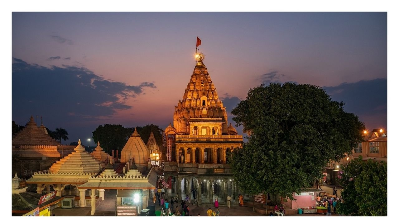 MP: Woman dies after 'dupatta' gets caught in machine at food centre of Mahakaleshwar Temple 1 MP: Woman dies after 'dupatta' gets caught in machine at food centre of Mahakaleshwar Temple