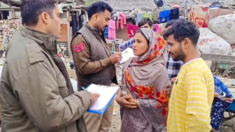8 illegal Bangladeshi immigrants deported: Delhi Police