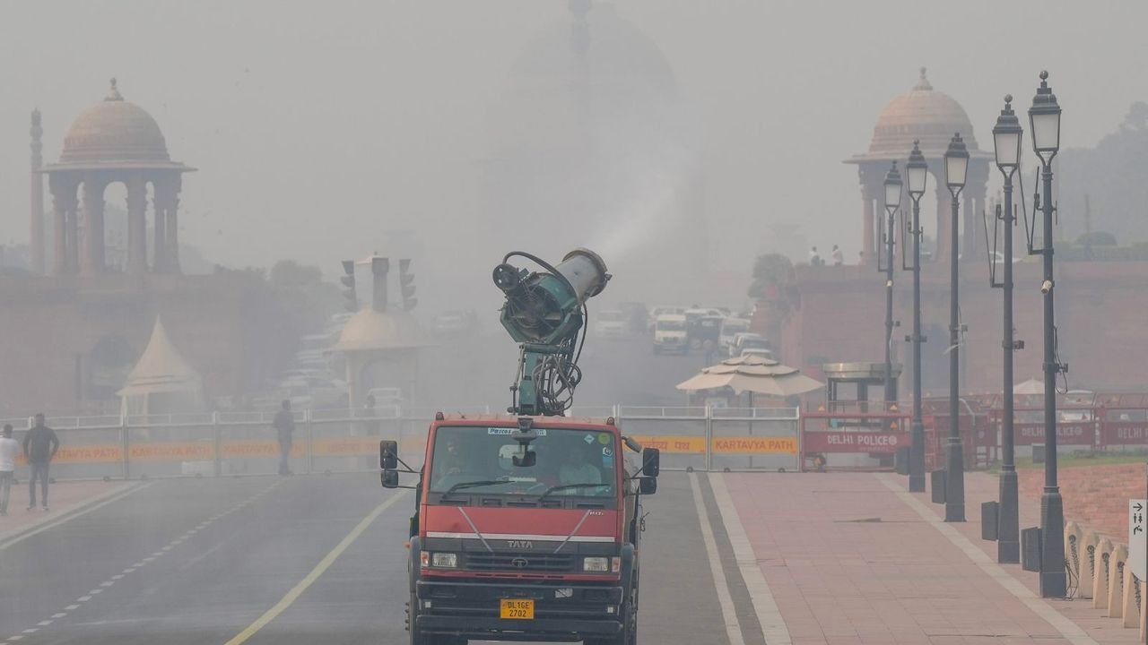 Delhi's AQI improves to below 300-mark after a month 1 Delhi's AQI improves to below 300-mark after a month
