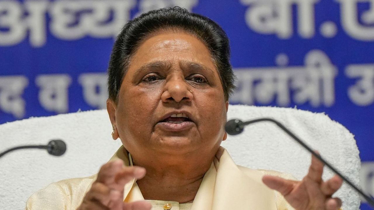 Govt should make statement in Parliament: Mayawati on attacks on minorities in Bangladesh 1 Govt should make statement in Parliament: Mayawati on attacks on minorities in Bangladesh