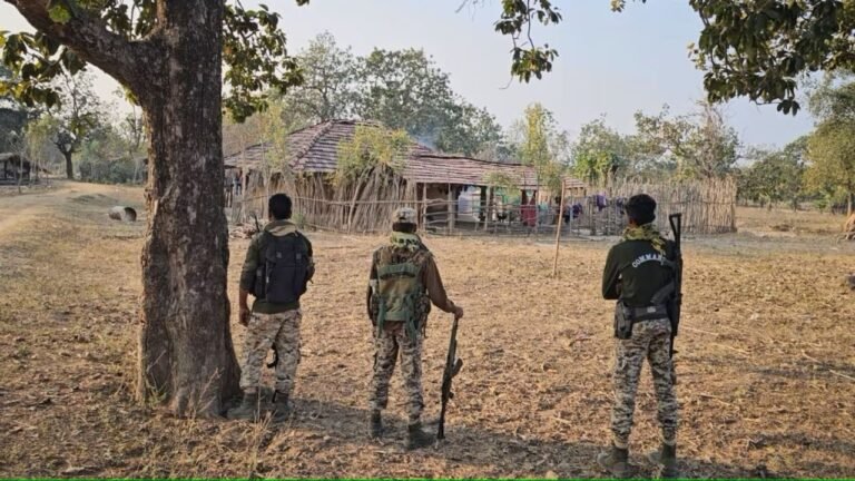 Naxalites kill Anganwadi assistant on suspicion of being police informer in Chhattisgarh