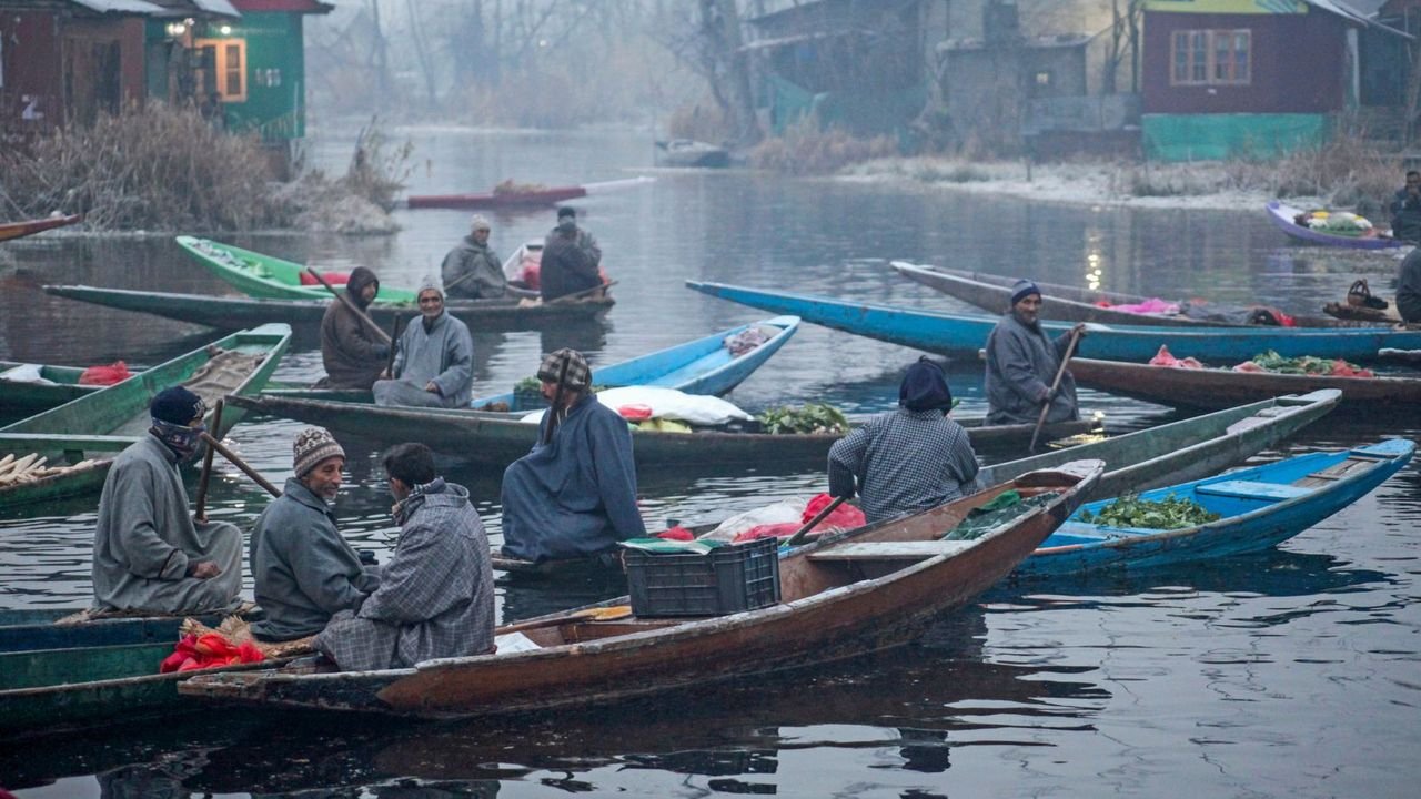 Chillai Kalan begins in Kashmir, Srinagar records low of minus 8.5 deg C 1 Chillai Kalan begins in Kashmir, Srinagar records low of minus 8.5 deg C