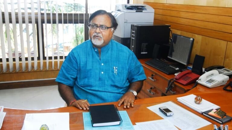Cal HC rejects bail prayers of former WB education minister Partha Chatterjee, four others 10 Cal HC rejects bail prayers of former WB education minister Partha Chatterjee, four others