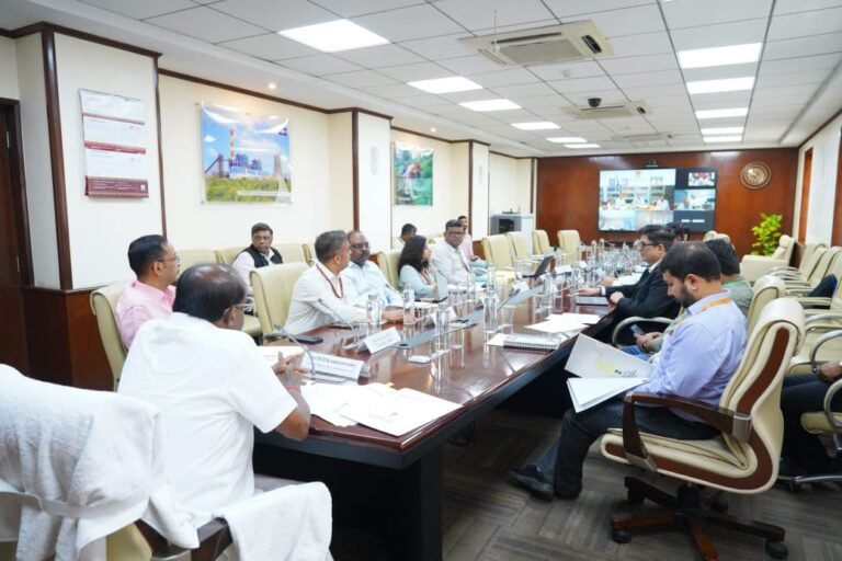 Approximately 11,000 Electric Buses to Be Deployed in Five Major Cities, Including Bengaluru, Under the PM E-Drive Scheme 5 Union Minister Kumaraswamy chaired a meeting with Secretary Shri Kamran Rizvi and senior officials of MHI on the e-Bus rollout under the PM E-DRIVE Scheme. Cities like Bengaluru, Hyderabad, Delhi, Ahmedabad, and Surat are s