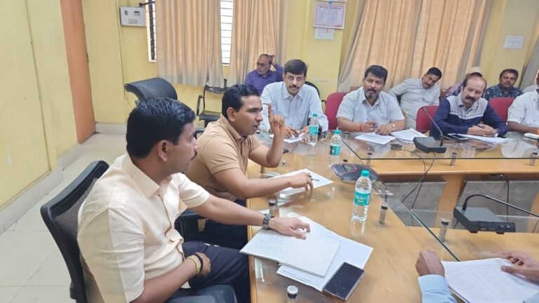 In a proactive move to guarantee complete participation in the ongoing Comprehensive Scheduled Castes Survey across the West Zone, Zonal Commissioner Suralkar Vikas Kishor has ordered the implementation of identifying stickers for surveyed households.