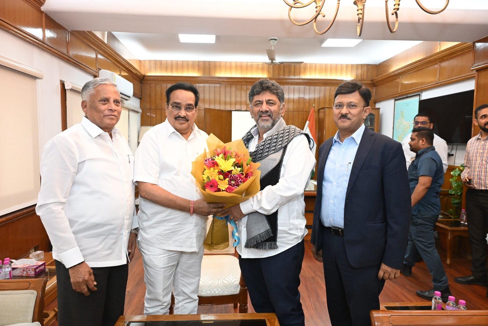 Shivakumar Seeks Early Green Nod for Yettinahole Project in Delhi Meeting with Bhupender Yadav