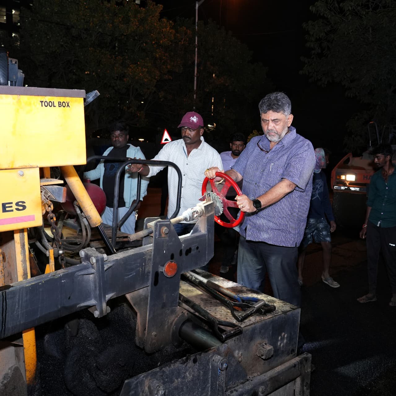 Bengaluru Roads Crisis: DK Shivakumar Sets November Deadline to Fix Potholes After BlackBuck CEO Flags Move Out 1 IMG-20250826-WA0158