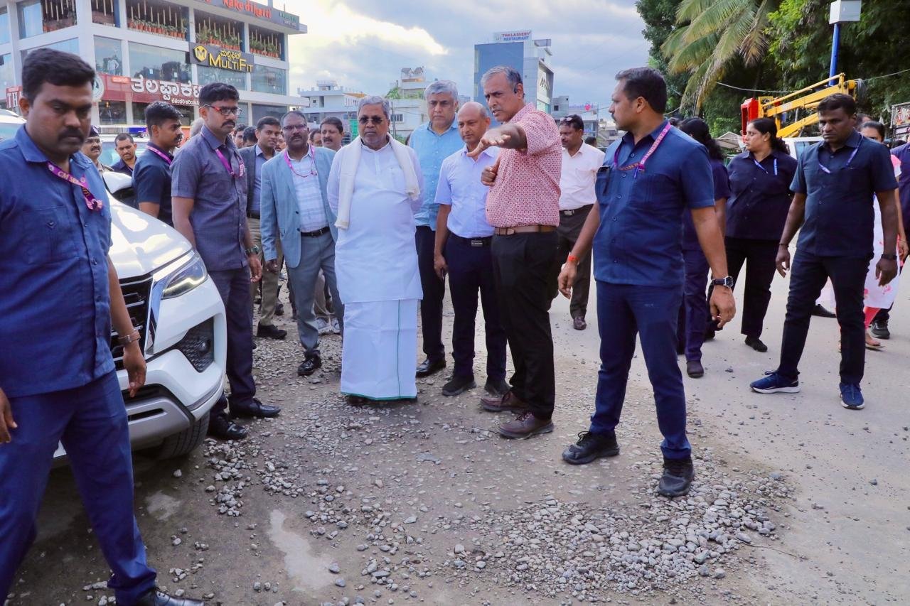 CM Siddaramaiah Orders Action Against White-Topping Contractors and Engineers Over Poor Road Maintenance in Hennur-Bagalur