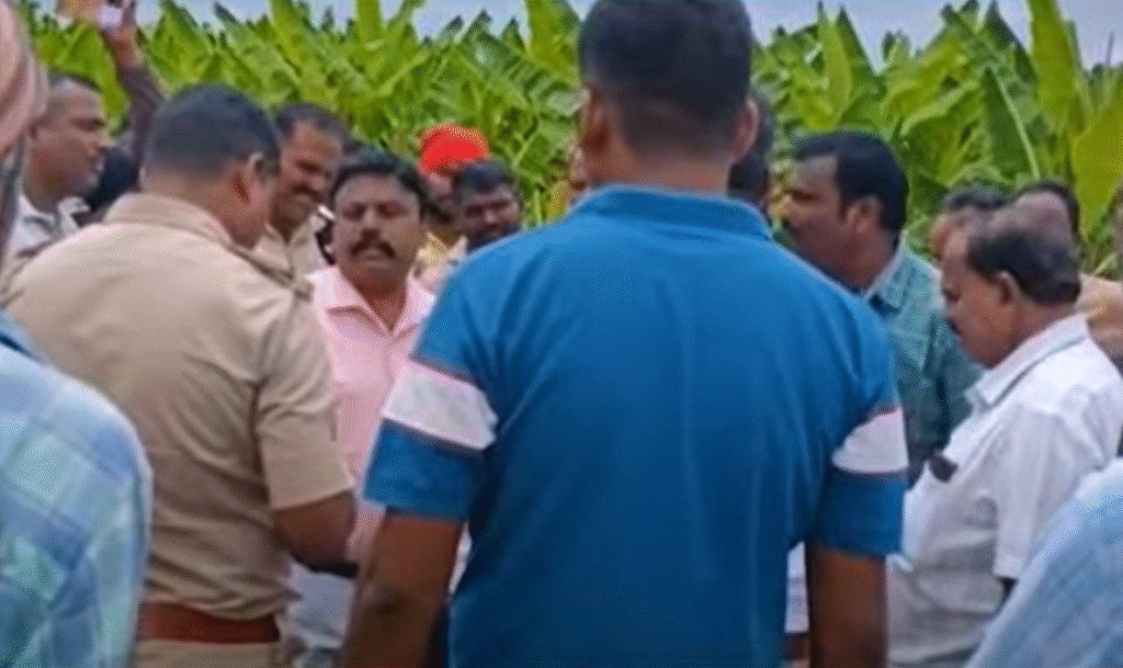 Chamrajnagar Farmers Furious Over Tiger-Leopard Menace, Booked After Locking Forest Officials in Cage in Gundlupet