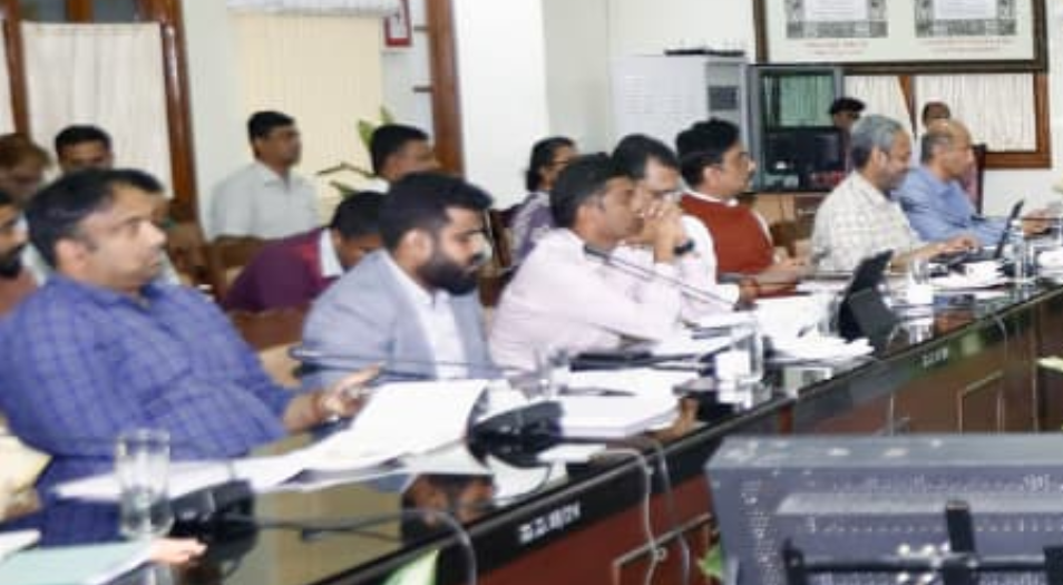 Bengaluru Development Review Meeting: Chief Secretary Shalini Rajneesh Directs Coordination, Focus on Roads, Quality Control, and Traffic Management