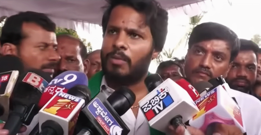 Greater Bengaluru Township Protest in Bidadi Intensifies: Farmers Say “We Won’t Give Our Land”, Nikhil Kumaraswamy Warns of Padayatra, HD Kumaraswamy Targets D.K. Shivakumar