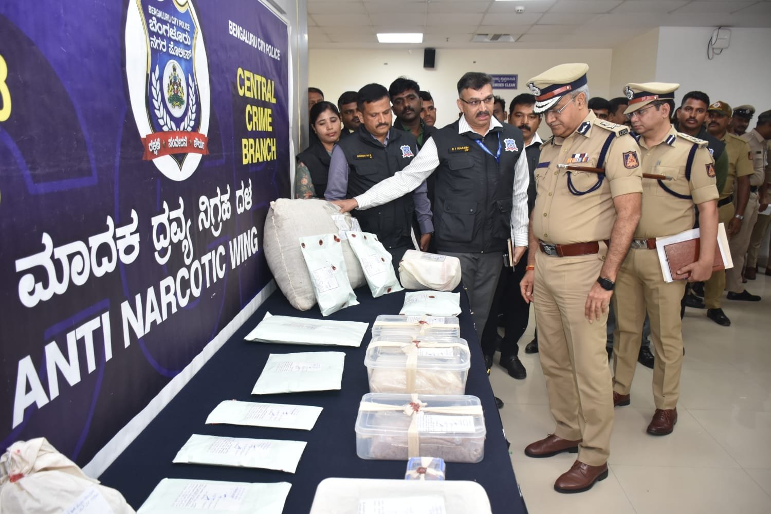 Bengaluru CCB Busts Major Drug Racket: 7 Arrested Including 2 Foreign Nationals, Narcotics Worth ₹9.93 Crore Seized 1 Bengaluru CCB Busts Major Drug Racket: 7 Arrested Including 2 Foreign Nationals, Narcotics Worth ₹9.93 Crore Seized