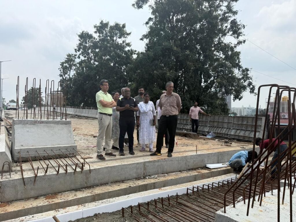 “Finish Hosakerehalli Flyover in 15 Days?” — Tushar Giri Nath’s Directive Raises Eyebrows Amid Half-Done Work and Exposed Steel Rods 2 “Finish Hosakerehalli Flyover in 15 Days?” — Tushar Giri Nath’s Directive Raises Eyebrows Amid Half-Done Work and Exposed Steel Rods