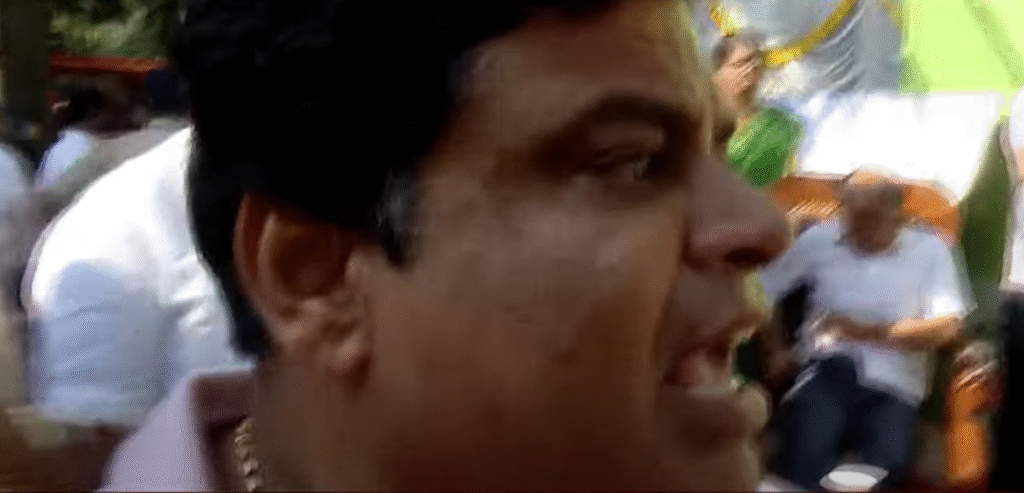 “Black Cap Clash at JP Park”: DCM D.K. Shivakumar and MLA Munirathna’s Rivalry Erupts into Chaos During ‘Bengaluru Nadige’ Event 2 “Black Cap Clash at JP Park”: DCM D.K. Shivakumar and MLA Munirathna’s Rivalry Erupts into Chaos During ‘Bengaluru Nadige’ Event