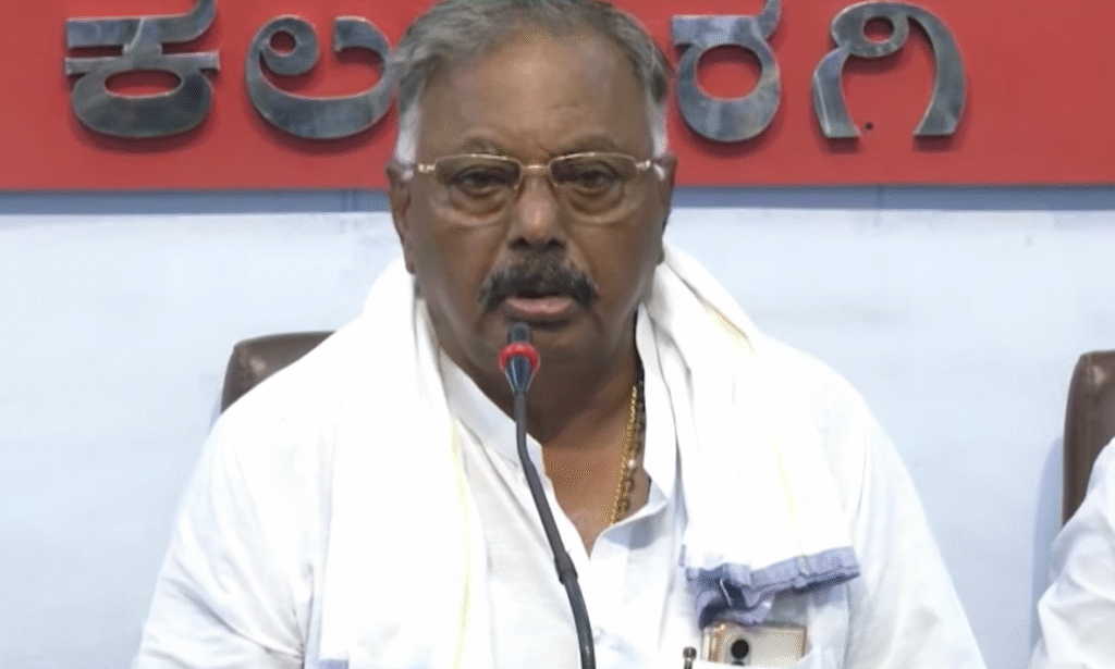 SIT Raid on Former BJP MLA Subhash Guttedar’s Residence in Vote Theft Case; Mysterious Fire Destroys Heaps of Documents Nearby 3 SIT Raid on Former BJP MLA Subhash Guttedar’s Residence in Vote Theft Case; Mysterious Fire Destroys Heaps of Documents Nearby