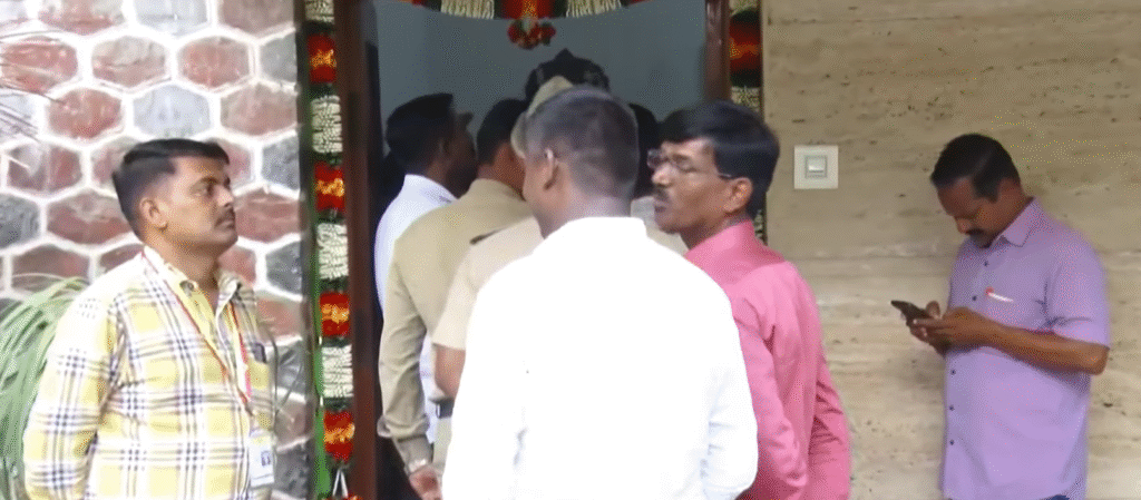 SIT Raid on Former BJP MLA Subhash Guttedar’s Residence in Vote Theft Case; Mysterious Fire Destroys Heaps of Documents Nearby 2 SIT Raid on Former BJP MLA Subhash Guttedar’s Residence in Vote Theft Case; Mysterious Fire Destroys Heaps of Documents Nearby