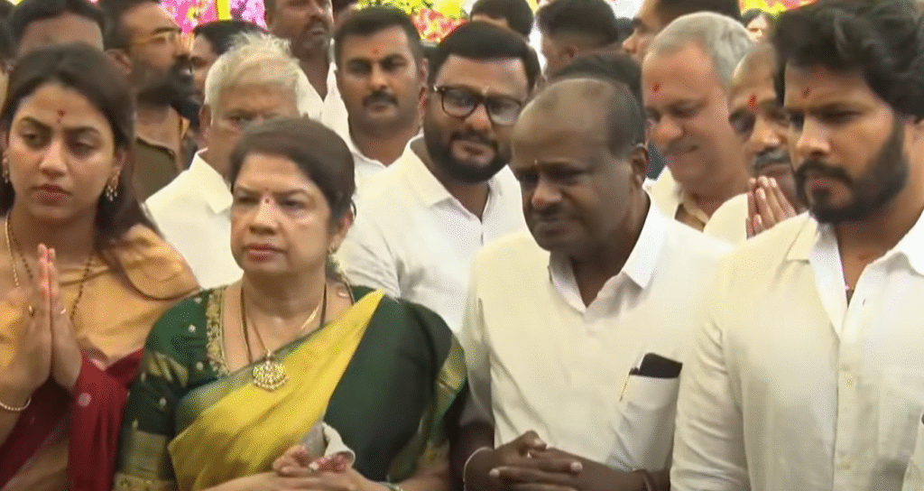 Massive Rush at Hasanamba Temple; Devotees Flood for Darshan, SP Issues Stampede Warning — JDS Protests Over Kumaraswamy Protocol “Insult”