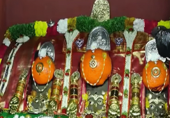Massive Rush at Hasanamba Temple; Devotees Flood for Darshan, SP Issues Stampede Warning — JDS Protests Over Kumaraswamy Protocol “Insult”