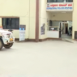Bengaluru sandalwood smuggling, Pushpa-style smuggling, Siddapura Police raid, 750 kg sandalwood seized, onion truck sandalwood case, Kurnool to Chennai smuggling route, sandalwood racket Bengaluru, Karnataka police forest crime, sandalwood mafia, Siraj smuggling network, Bengaluru crime news, forest department crackdown, sandalwood seizure Karnataka