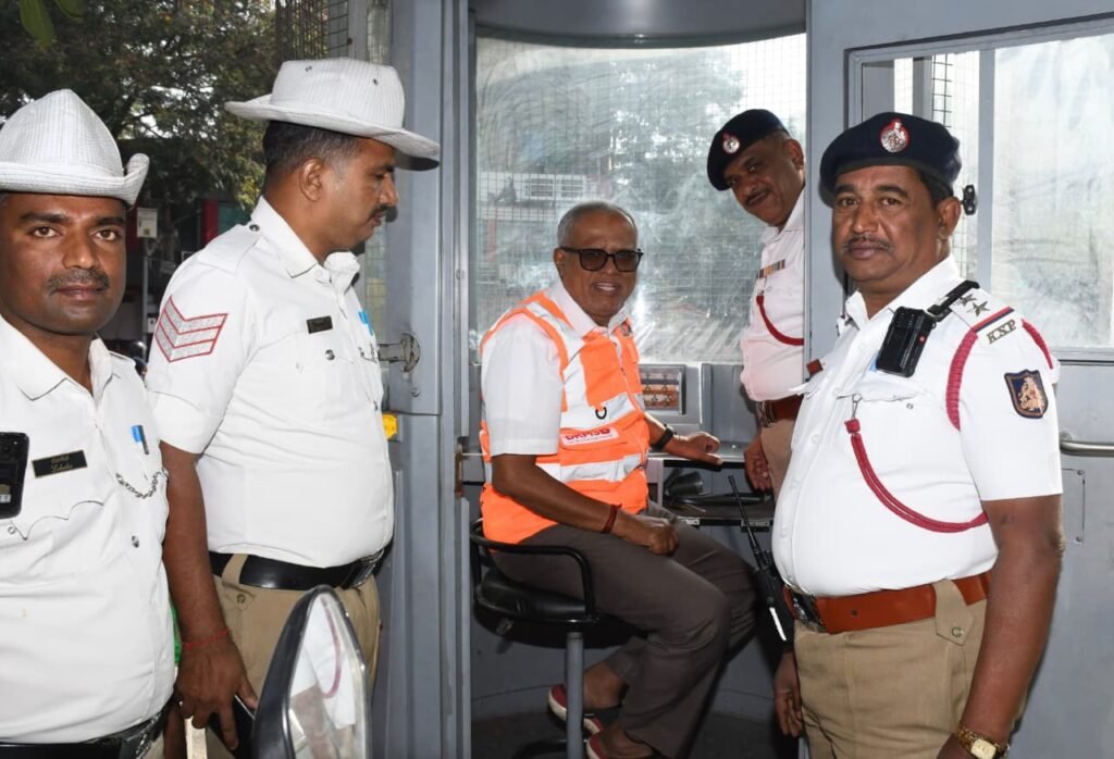 Bengaluru MLA Suresh Kumar Hits the Streets in Traffic Police Role, Leads Road Safety Awareness Drive in Bengaluru 2 Bengaluru MLA Suresh Kumar Hits the Streets in Traffic Police Role, Leads Road Safety Awareness Drive in Bengaluru