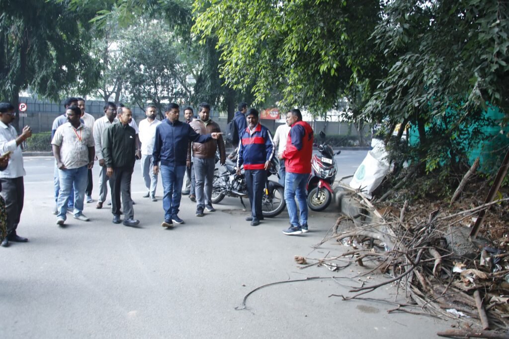 Towards Swachh Bharat & Swachh Bengaluru: 538 Pourakarmikas, 48 Tractors, 52 Waste Loads Cleared in Mega Clean-Up Drive