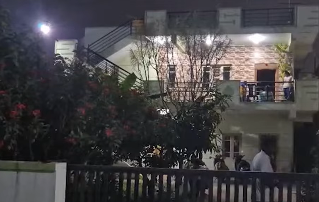 Couple Duped in Invitation Card Ruse: Woman Tied Up and Robbed of 200 Grams Gold in Anekal