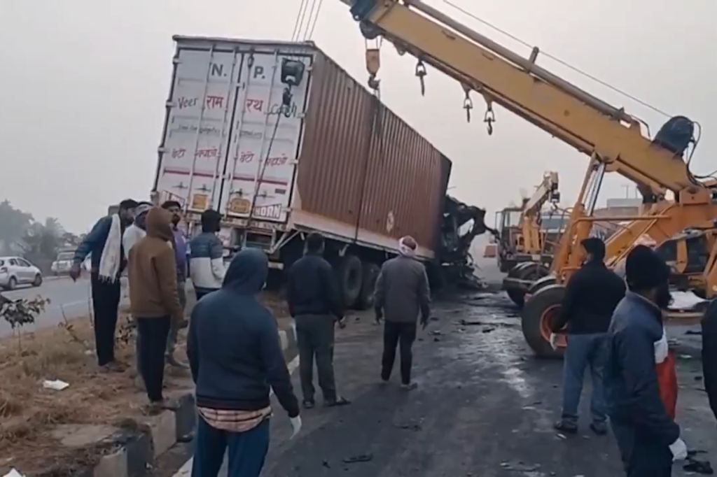 Divider-Jumping Container Kills 9 in Chitradurga; School Bus With 48 Students Spared 2 Early-Morning Inferno in Chitradurga: Bus, Lorry Crash Leaves 11 Dead