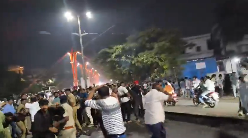Barely a Day in Office: Ballari SP Suspended After Congress Worker’s Death in Valmiki Statue Clash 2 Ballari Violence Outside Janardhana Reddy Home: Banner Row, Stone-Pelting, Lathi Charge, Report Says One Congress Worker Dead — Who Fired Shots, What’s Next?