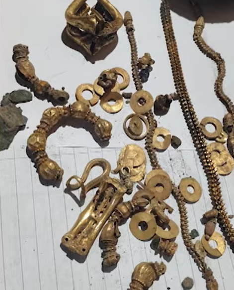 Gold Treasure Unearthed While Digging Foundation for New House in Lakkundi, Gadag 6 Gold Treasure Unearthed While Digging Foundation for New House in Lakkundi, Gadag